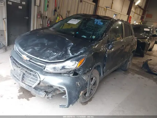 3GNCJNSBXLL132865 2020 CHEVROLET TRAX - Image 2