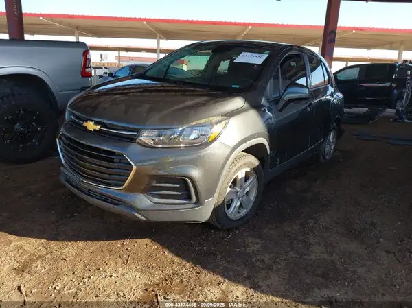 3GNCJNSBXLL136415 2020 CHEVROLET TRAX - Image 2