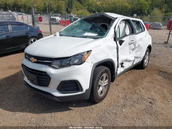 3GNCJNSBXLL267294 2020 CHEVROLET TRAX - Image 2