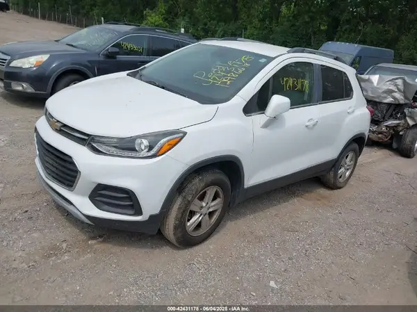 3GNCJPSB0HL140086 2017 CHEVROLET TRAX - Image 2