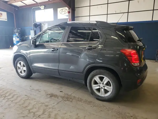 3GNCJPSB0HL243136 2017 CHEVROLET TRAX - Image 2