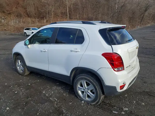 3GNCJPSB0JL155628 2018 CHEVROLET TRAX - Image 2