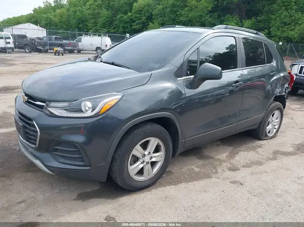 3GNCJPSB0JL219053 2018 CHEVROLET TRAX - Image 2