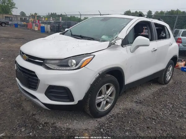 3GNCJPSB0JL263831 2018 CHEVROLET TRAX - Image 2