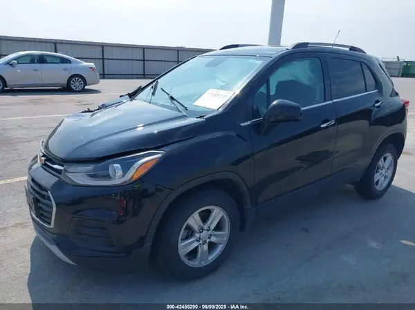 3GNCJPSB0JL294013 2018 CHEVROLET TRAX - Image 2