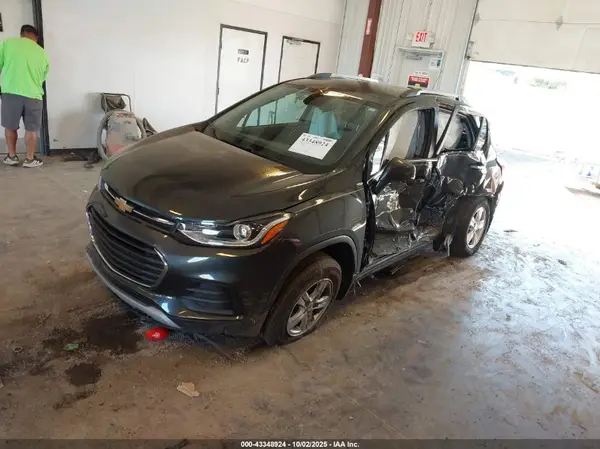 3GNCJPSB0JL365713 2018 CHEVROLET TRAX - Image 2