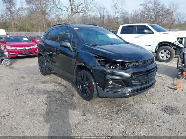 3GNCJPSB0JL378879 2018 CHEVROLET TRAX - Image 1