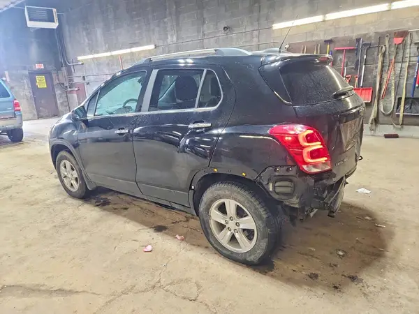 3GNCJPSB0KL117687 2019 CHEVROLET TRAX - Image 2