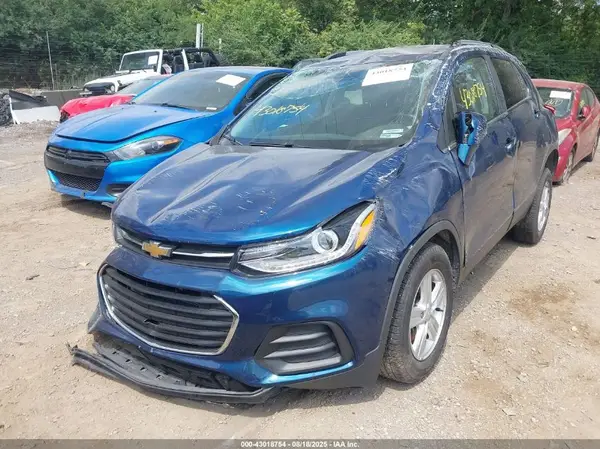 3GNCJPSB0KL168073 2019 CHEVROLET TRAX - Image 2