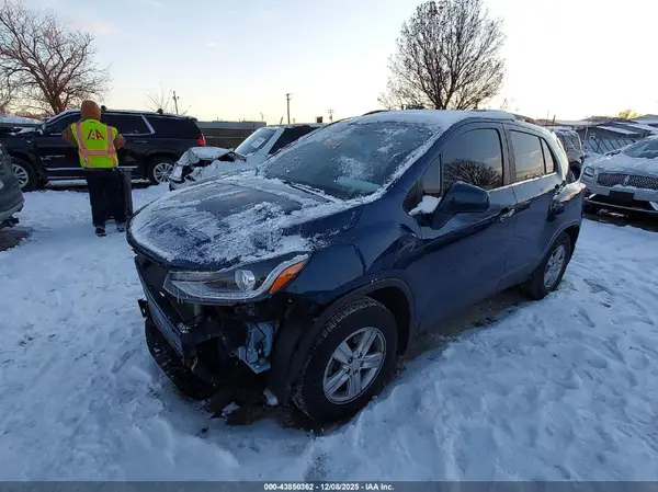3GNCJPSB0KL175329 2019 CHEVROLET TRAX - Image 2