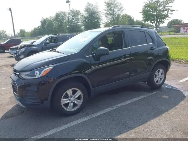 3GNCJPSB0KL210015 2019 CHEVROLET TRAX - Image 2
