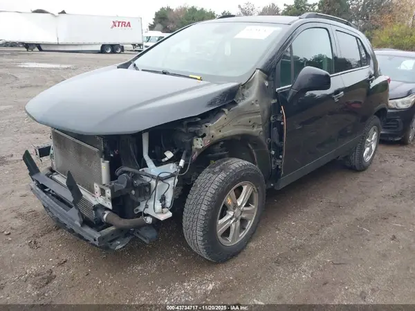 3GNCJPSB0KL258680 2019 CHEVROLET TRAX - Image 2