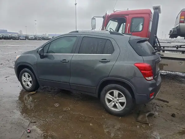 3GNCJPSB0KL352901 2019 CHEVROLET TRAX - Image 2