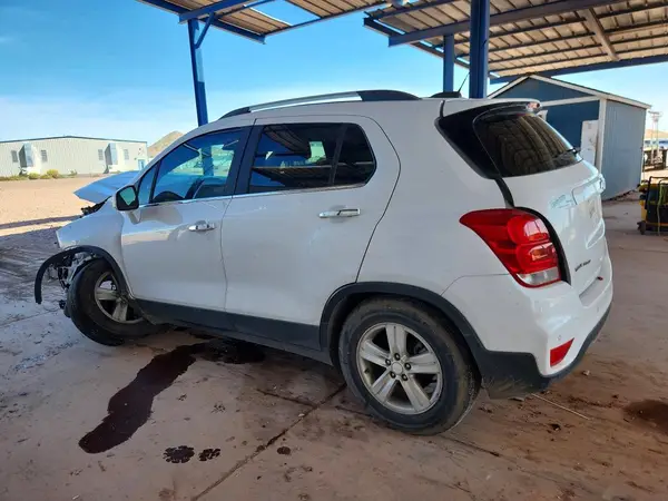 3GNCJPSB0KL383520 2019 CHEVROLET TRAX - Image 2