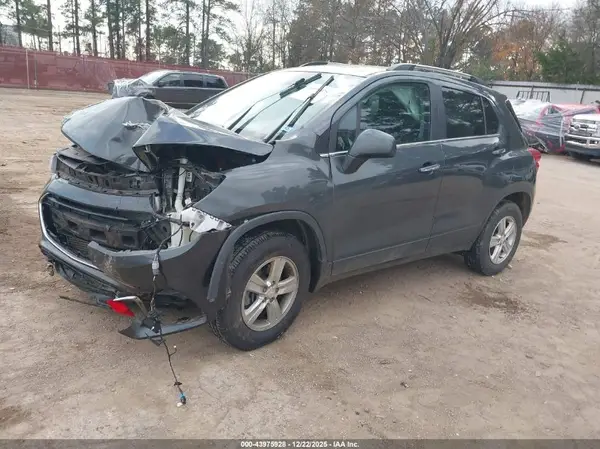 3GNCJPSB0KL393156 2019 CHEVROLET TRAX - Image 2