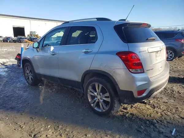 3GNCJPSB0LL138010 2020 CHEVROLET TRAX - Image 2
