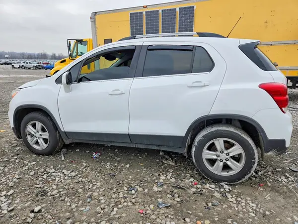 3GNCJPSB0LL251830 2020 CHEVROLET TRAX - Image 2