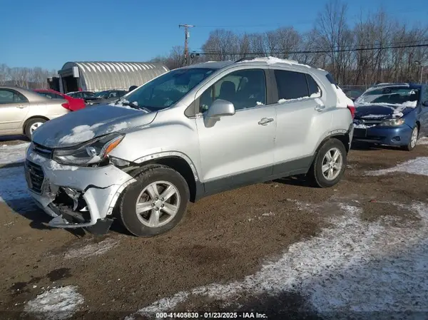 3GNCJPSB0LL266005 2020 CHEVROLET TRAX - Image 2