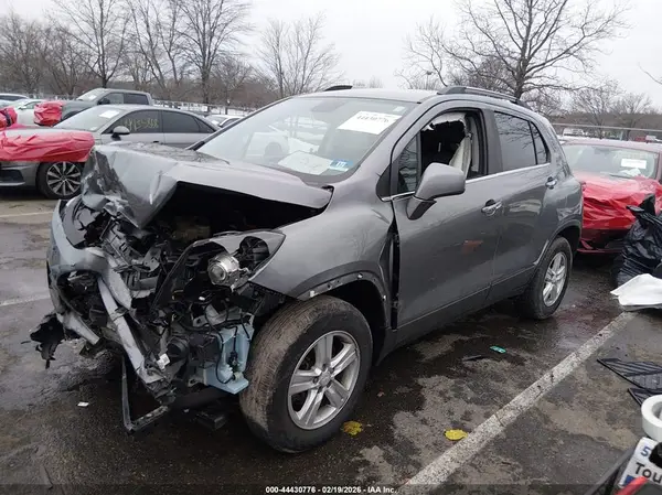 3GNCJPSB0LL323173 2020 CHEVROLET TRAX - Image 2
