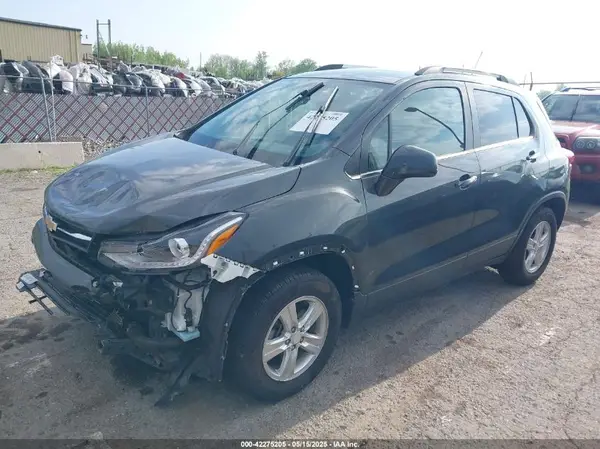 3GNCJPSB1JL155587 2018 CHEVROLET TRAX - Image 2