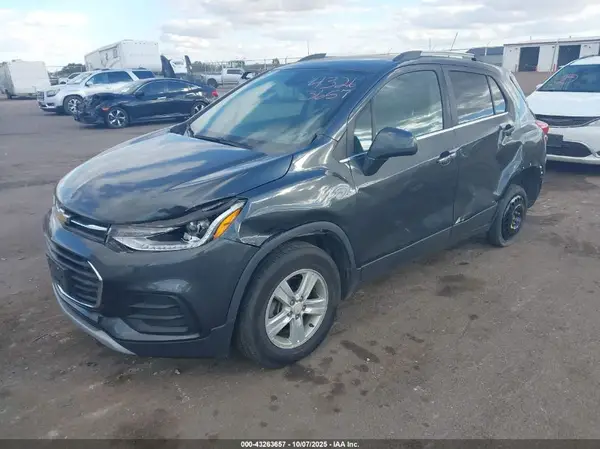 3GNCJPSB1JL224021 2018 CHEVROLET TRAX - Image 2