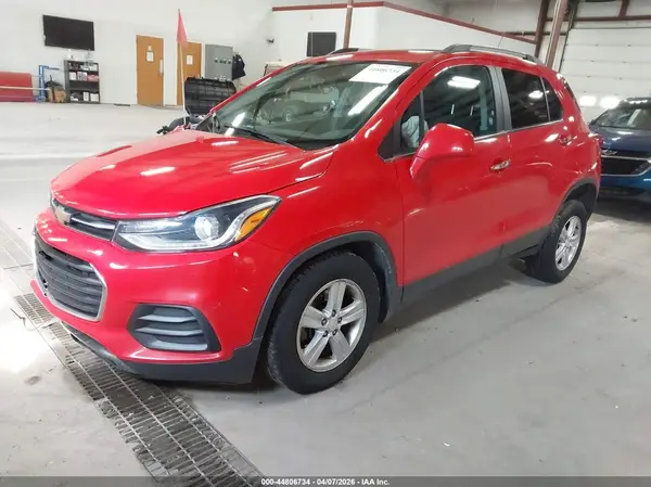 3GNCJPSB1JL251140 2018 CHEVROLET TRAX - Image 2