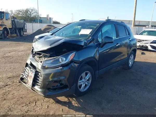 3GNCJPSB1JL252675 2018 CHEVROLET TRAX - Image 2