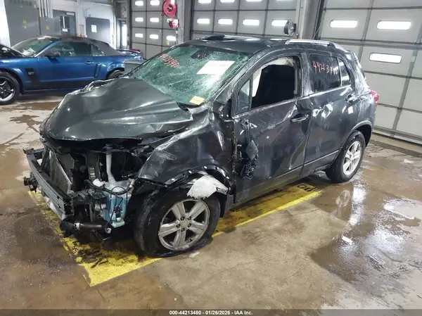 3GNCJPSB1KL149550 2019 CHEVROLET TRAX - Image 2