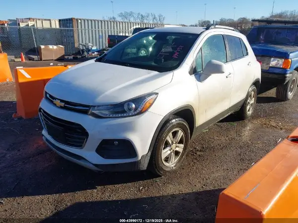 3GNCJPSB1KL194732 2019 CHEVROLET TRAX - Image 2