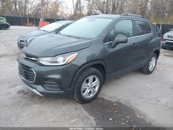 3GNCJPSB1KL208225 2019 CHEVROLET TRAX - Image 2