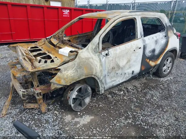 3GNCJPSB1KL219211 2019 CHEVROLET TRAX - Image 2