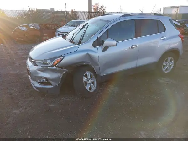 3GNCJPSB1KL285208 2019 CHEVROLET TRAX - Image 2