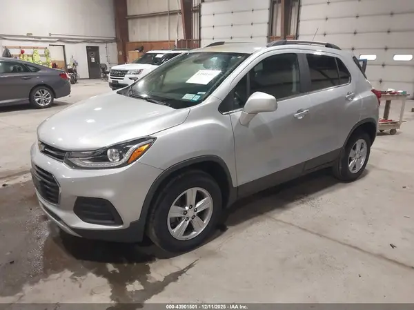 3GNCJPSB1KL399502 2019 CHEVROLET TRAX - Image 2