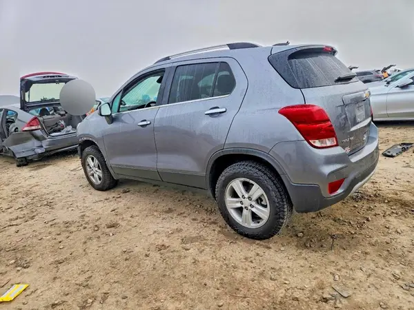 3GNCJPSB1LL234972 2020 CHEVROLET TRAX - Image 2