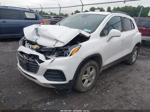 3GNCJPSB1LL262562 2020 CHEVROLET TRAX - Image 2