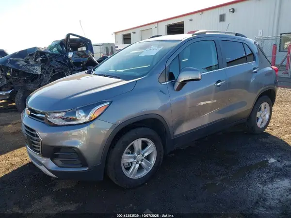 3GNCJPSB1LL266420 2020 CHEVROLET TRAX - Image 2