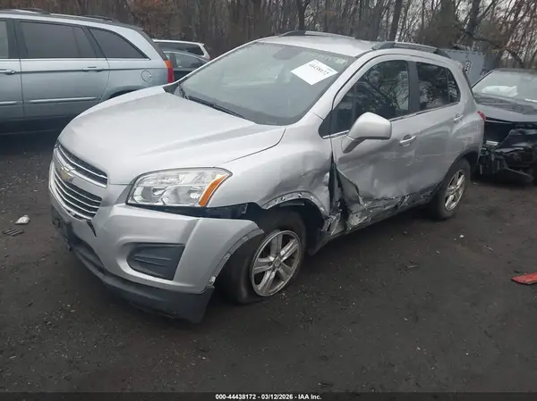 3GNCJPSB2GL250801 2016 CHEVROLET TRAX - Image 2