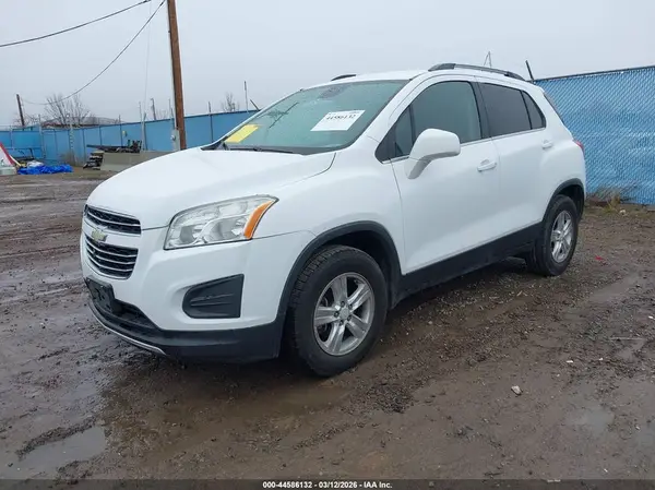 3GNCJPSB2GL262172 2016 CHEVROLET TRAX - Image 2