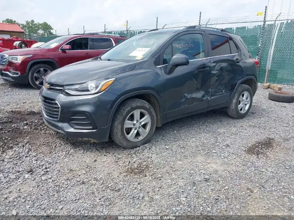 3GNCJPSB2HL194070 2017 CHEVROLET TRAX - Image 2