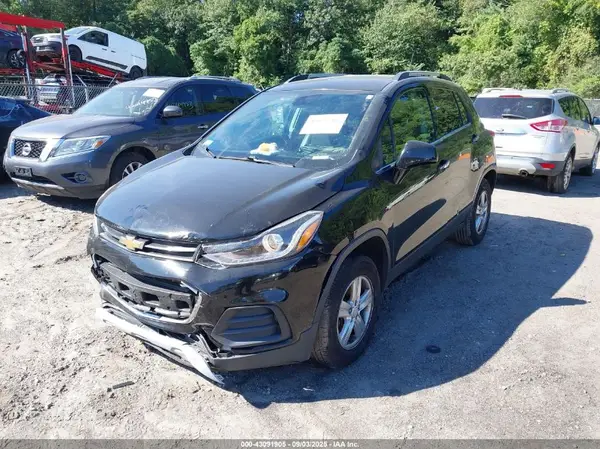 3GNCJPSB2HL271195 2017 CHEVROLET TRAX - Image 2