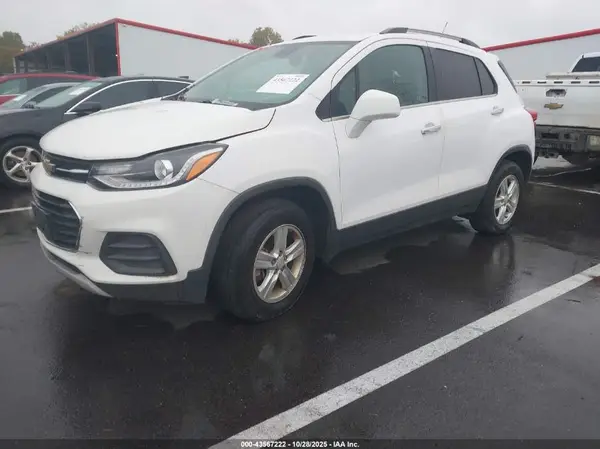3GNCJPSB2JL155596 2018 CHEVROLET TRAX - Image 2
