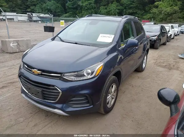 3GNCJPSB2JL168493 2018 CHEVROLET TRAX - Image 2