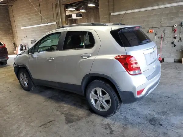 3GNCJPSB2JL201282 2018 CHEVROLET TRAX - Image 2