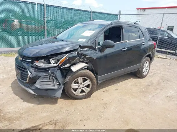 3GNCJPSB2JL235674 2018 CHEVROLET TRAX - Image 2