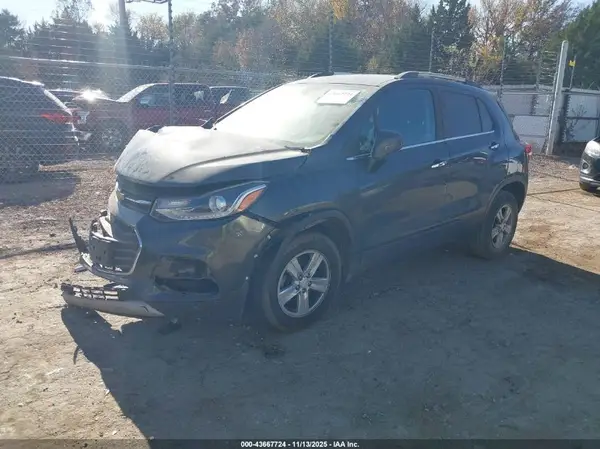 3GNCJPSB2JL240471 2018 CHEVROLET TRAX - Image 2