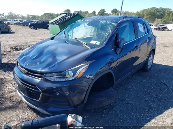 3GNCJPSB2JL285653 2018 CHEVROLET TRAX - Image 2