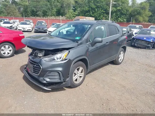 3GNCJPSB2JL299763 2018 CHEVROLET TRAX - Image 2