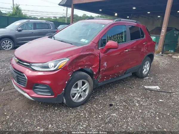 3GNCJPSB2JL338321 2018 CHEVROLET TRAX - Image 2
