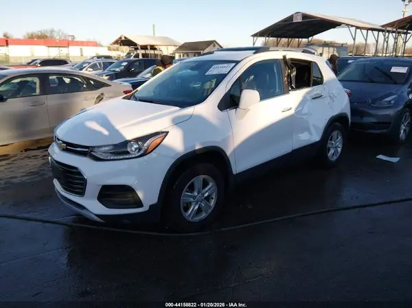 3GNCJPSB2KL193945 2019 CHEVROLET TRAX - Image 2