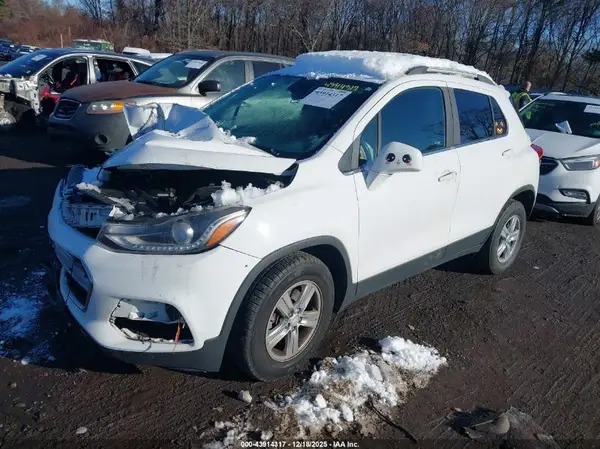 3GNCJPSB2KL195873 2019 CHEVROLET TRAX - Image 2